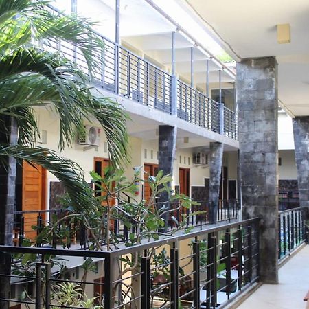 Alora Diponegoro Hotel โปรโบลิงโก ภายนอก รูปภาพ