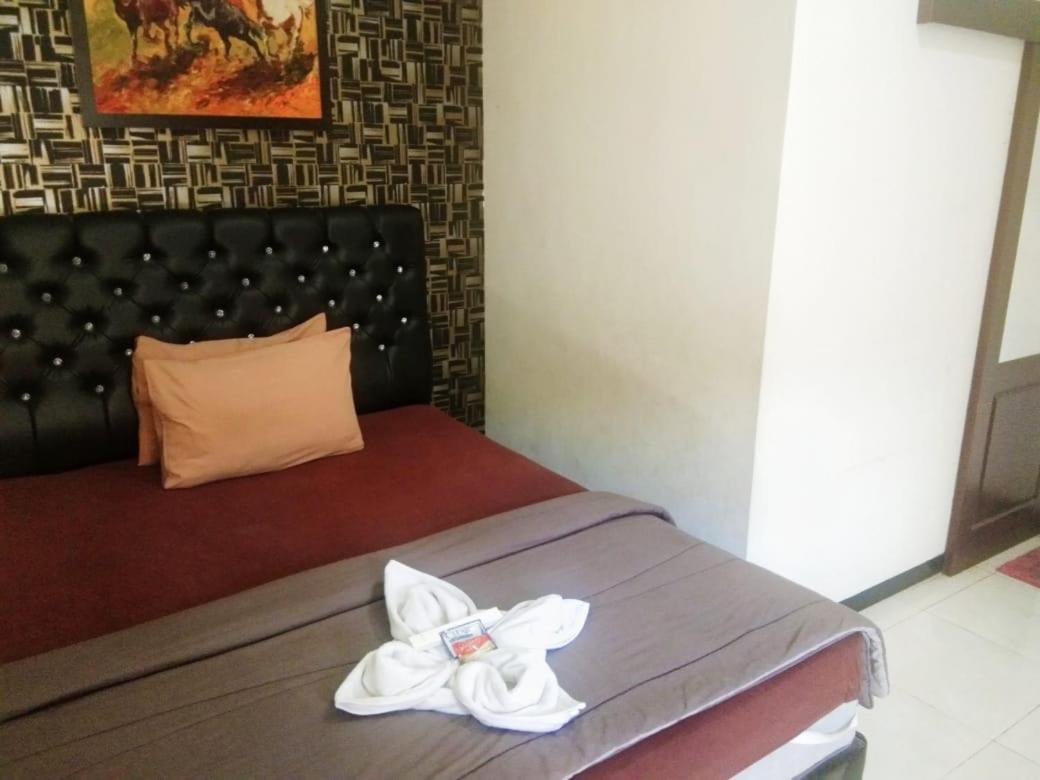 Alora Diponegoro Hotel โปรโบลิงโก ภายนอก รูปภาพ