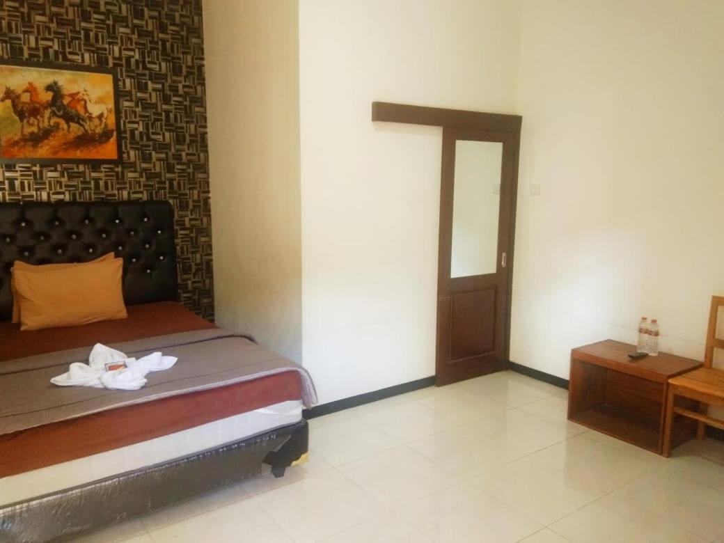 Alora Diponegoro Hotel โปรโบลิงโก ภายนอก รูปภาพ