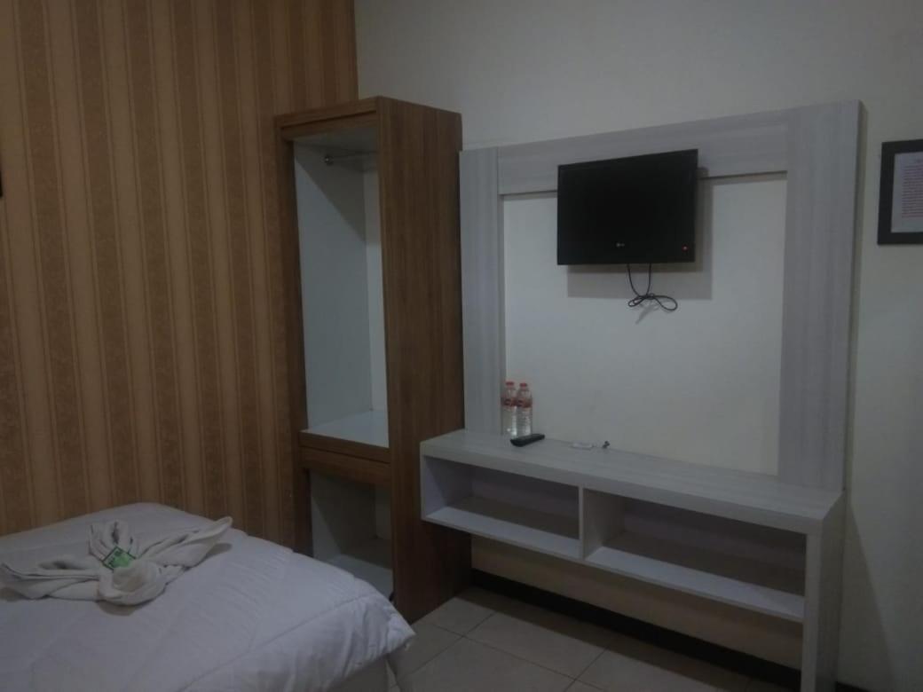 Alora Diponegoro Hotel โปรโบลิงโก ภายนอก รูปภาพ