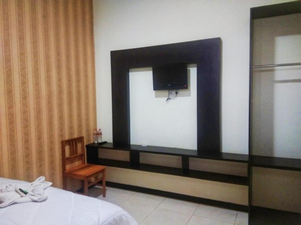 Alora Diponegoro Hotel โปรโบลิงโก ภายนอก รูปภาพ