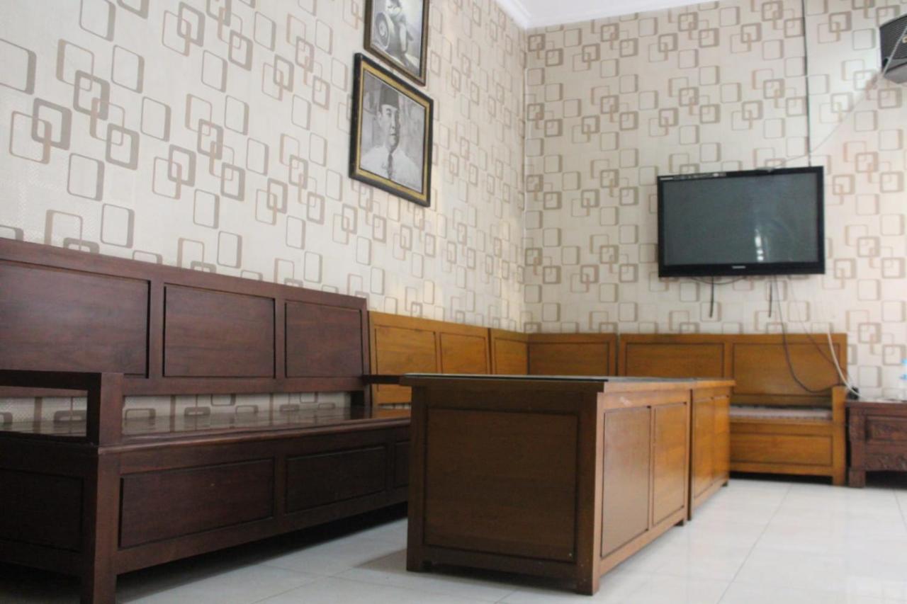 Alora Diponegoro Hotel โปรโบลิงโก ภายนอก รูปภาพ