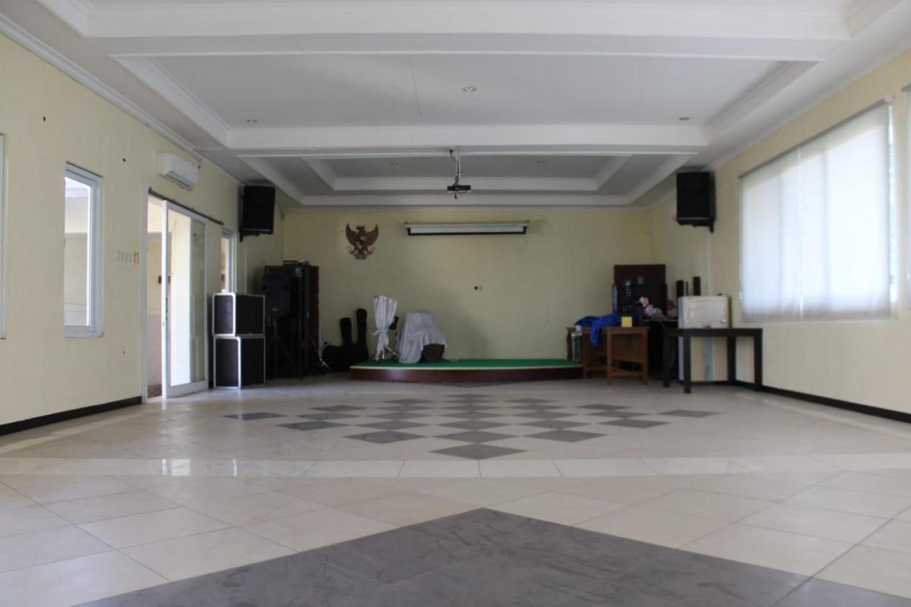 Alora Diponegoro Hotel โปรโบลิงโก ภายนอก รูปภาพ