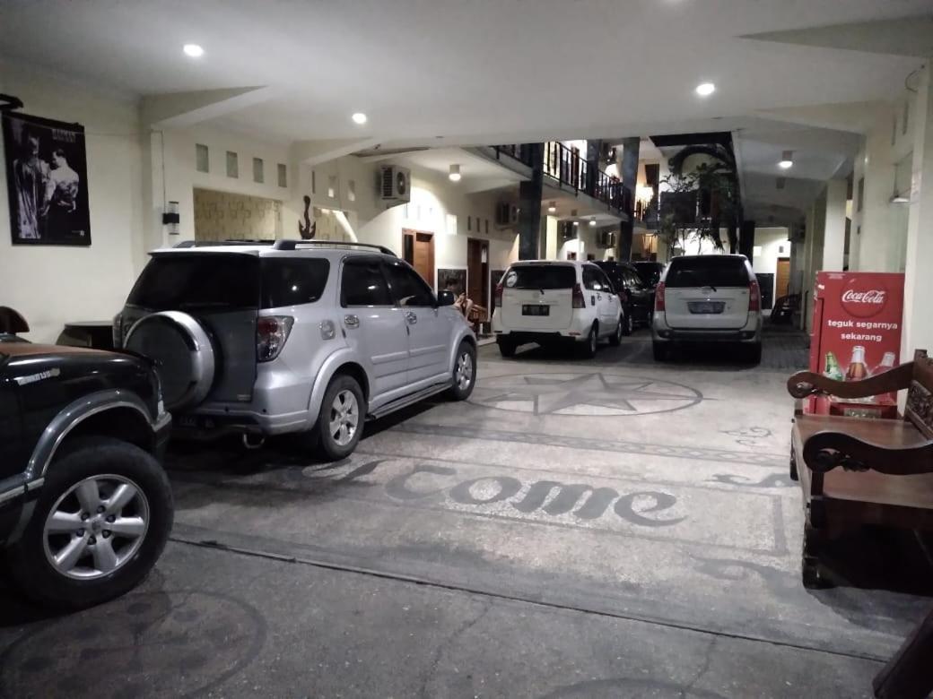 Alora Diponegoro Hotel โปรโบลิงโก ภายนอก รูปภาพ